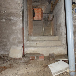 Keller Aufgang   Vorher.jpg